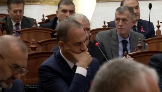 Deputetëve iu propozua të nderojnë diktatorin Hoxha, Berisha i kthehet Peleshit: Hape seancën me apologji hipokrite, Enverin e fute në axhendë me urdhër të Ramës