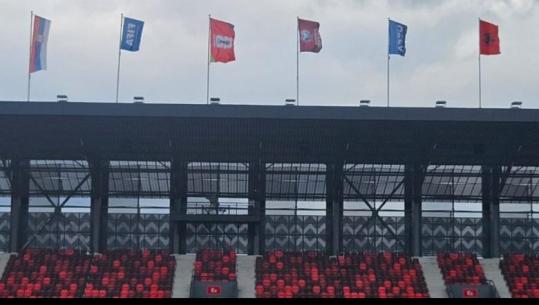 FOTO/ Federata Serbe rikthen flamurin shqiptar në stadiumin e Leskovacit