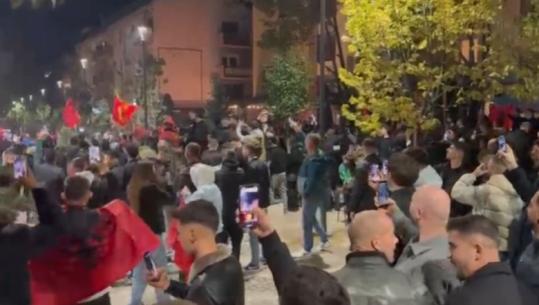 Po ndiqnin ndeshjen e kombëtares, incident me armë në qendër të Prishtinës, arrestohet autori