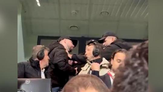 VIDEO/ Festoi me bluzën e Kombëtares në Serbi, operatori shqiptar shoqërohet nga policia