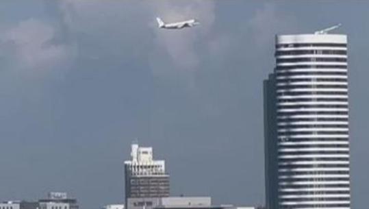 Trump mbërrin në Izrael, momenti kur avioni Air Force One fluturon mbi Tel Aviv  (VIDEO)