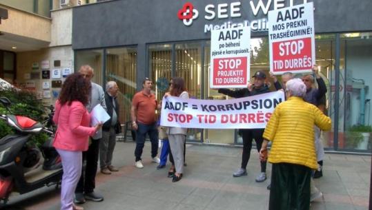 Projekti TID në Durrës, 74 familje rrezikojnë të mbeten pa shtëpi, protestë para zyrave të AADF në Tiranë! Banorët: Po na nxjerrin në rrugë, shpronësimi qesharak