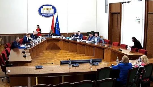 Kërkesa për shkarkimin e kryeparlamentarit Peleshi, opozita: Është treguar i njëanshëm! Gjiknuri: Kur prishet rendi në sallë duhen marrë masa