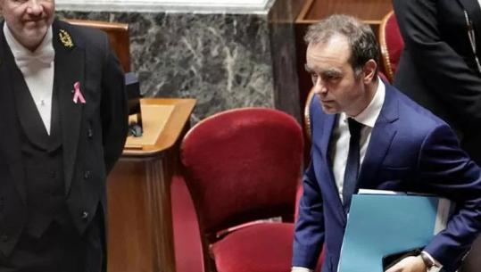 Kryeministri francez i mbijeton dy votave të mosbesimit nga deputetët