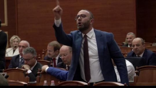 Ofendimet ndaj kryetarit të Kuvendit, Komisioni i Etikës përjashton 15 ditë Gazment Bardhin 