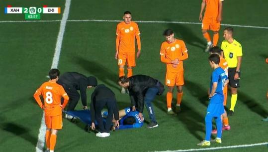 Tragjike në Kazakistan, futbollisti 19-vjeçar ndërron jetë në fushën e lojës