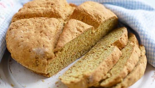 Kulaç me miell misri dhe kos nga zonja Albana