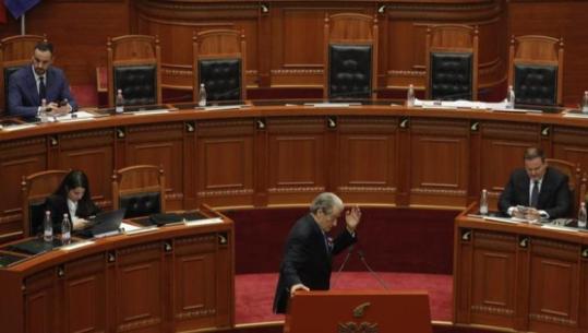 Socialistët ‘tallen’ me Berishën në Kuvend, Taulant Balla i nxjerr videon kryedemokratit: Në foltore e nuk e kupton se nga i vjen zëri