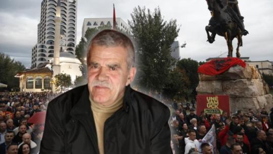 Protesta për ish-krerët e UÇK në Tiranë, aktori Robert Ndrenika: Shqiptarët bashkë, siç ju ka hije, përgjigje për ata që i fryjnë zjarrit të ndasisë