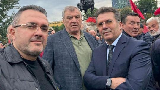 Thyen vendimin e Berishës, Mediu, Duka dhe Artan Luku shfaqen së bashku në protestën për ish-krerët e UÇK në Tiranë 