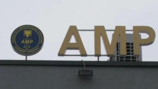 Pogradec/ Në timon nën efektin e alkoolit, AMP arreston punonjësin e policisë! Përplasi edhe 5 automjete të parkuara