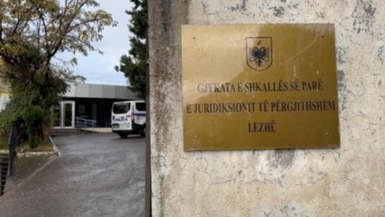 Përplasi me makinë për vdekje dy vëllezërit, Gjykata e Lezhës lë në burg shoferin 33-vjeçar