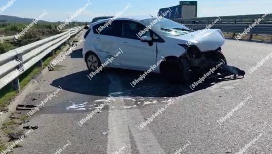 Aksdent i dyfishtë në bypass-in e Fierit, plagoset pasagjerja (VIDEO)