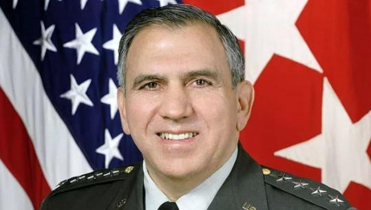 Ish-komandanti i NATO-s, Joulwan: Negociatat mund të fillojnë vetëm me furnizimin e Ukrainës me raketat Tomahawk