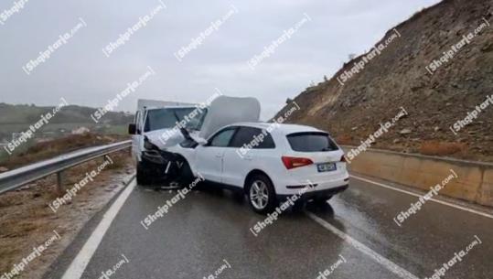 Kamioni përplaset ‘kokë më kokë‘ me Audin në aksin ‘Kukës-Krumë’! 5 të plagosur, mes tyre 3 të mitur (VIDEO)