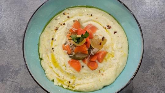 Bazin me kripë, receta e vjetër e kaçamakut sipas traditës kosovare nga zonja Albana