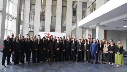 Drejtësia ‘lëngon’ nga stoku i dosjeve, 42 gjyqtarë i shtohen sistemit! Kreu i KLGJ: Jini humanë, çekiçi i fundit është i Zotit