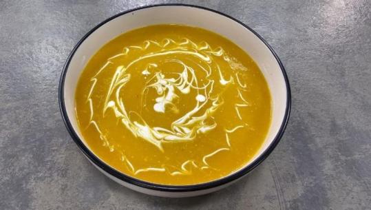 Supë me kungull të verdhë nga zonja Albana