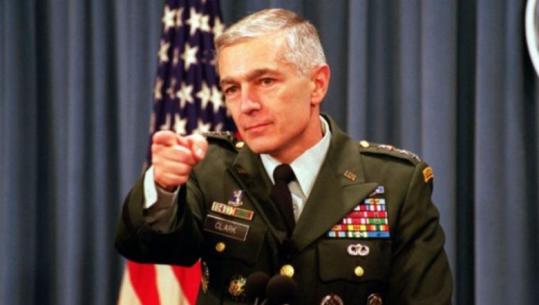Wesley Clark dëshmitar në gjyqin ndaj Thaçit në Hagë, ish-gjenerali i NATO që udhëhoqi bombardimet kundër serbëve! Mbrojtja e ish-presidentit merr 'ok' nga SHBA