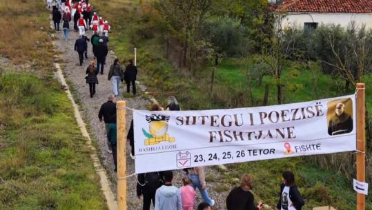 Shtegu fishtjan, qindra vizitorë në fshatin e poetit! Altin Prenga: Eshtë paradoks, më shumë të huaj se shqiptarë