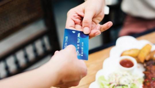 Objektivi i qeverisë për një ekonomi 'pa cash' brenda vitit 2030: Ambicioz apo utopik?