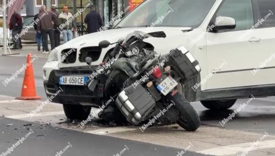 Automjeti përplaset me motorin në Pogradec, plagoset çifti francez! Dërgohen në spital për ndihmë mjekësore (VIDEO)