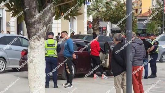  Përplasen dy automjete në qendër të Fierit, pëson lëndime një këmbësore! Dërgohet në spital