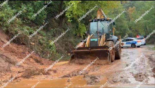 Kukësi përfshihet nga moti i keq, rënie gurësh dhe inertesh në disa rrugë! Mjegulla e dendur vështirëson qarkullimin në Rrugën e Kombit 