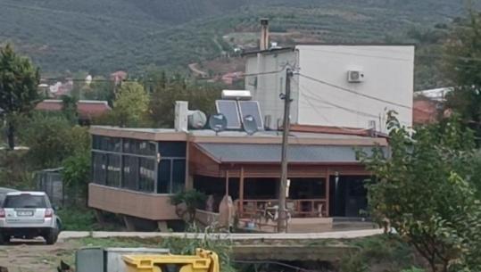 Tre persona në gjendje të dehur sherr me thika në një lokal në Lushnjë, dërgohen në spital