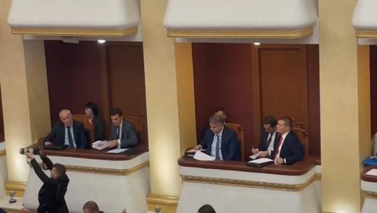 Raportimi në Kuvend/ Opozita 57 pyetje për Altin Dumanin, Sali Berisha asnjë