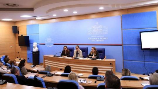 Ministria e Arsimit nis përgatitjet për Maturën Shtetërore 2026, Kumbaro: Do të forcojmë masat për nxënësit dhe administratorët që shkelin rregullat gjatë provimit