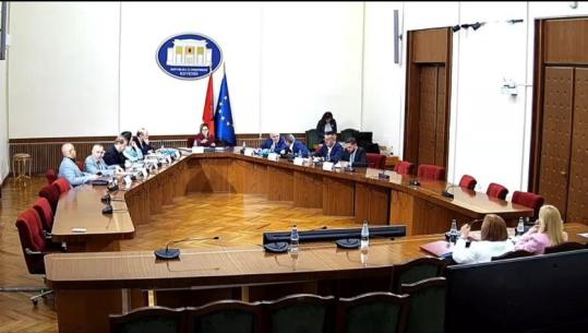 Shkarkimi i kryetarit të Kuvendit/ Komisioni i Legjislacionit çon në seancë plenare 2 raporte për Niko Peleshin