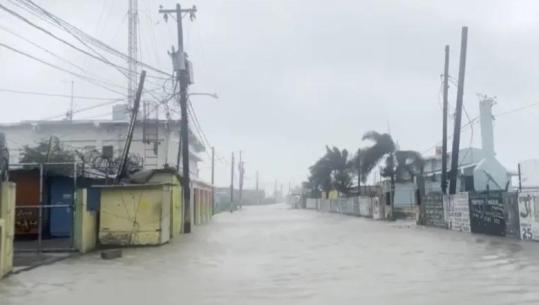 Uragani Melissa mbërrin në Kubë, ulet në kategorinë 3! Në Xhamajka shkaktoi përmbytje dhe dëme të mëdha! 1.5 mln njerëz të prekur, 500 mijë pa energji elektrike 