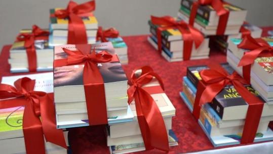 ‘Berati lexon’, 94 libra të rinj dhurohen për bibliotekat e shkollave