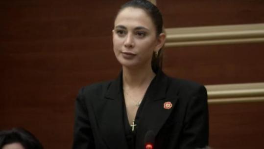 Briseida Çakërri betohet si deputete e re e PS, zuri vendin e Bruna Mersinit që kandidoi për bashkinë Vlorë