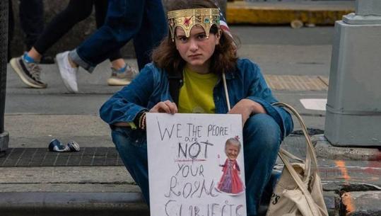 A po sundon Trump si një Mbret?