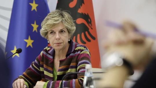 Ministrja Sala apel drejtuesve të spitaleve: Planifikoni dhe zbatoni protokollet për barnat