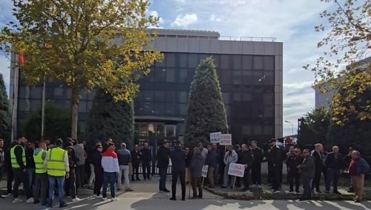 Fier/ 16 ditë grevë e protestë, ‘Bankers’ hesht! Naftëtarët: S’tërhiqemi nga kërkesa për pagat