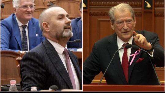 ‘Ku e ke çantën Louis Vitton'/ Berisha shkrin gazit deputetët socialistë, Manja heq xhaketën: Të sfidoj Sali, copa jote kushton 2 mijë euro pa hak pune