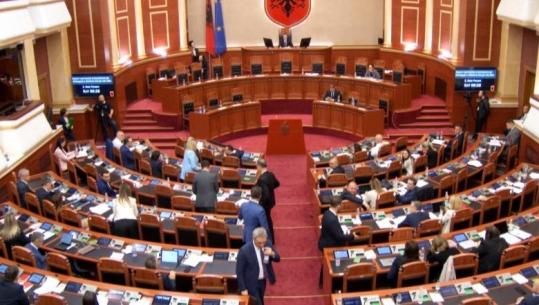  Opozita braktisi sallën në Kuvend, dështon zgjedhja e 5 anëtarëve të rinj të Komisionit Rregullator në KQZ! Asnjë kandidat nuk mori 84 vota