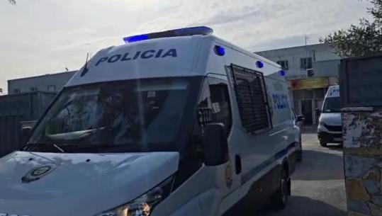 Sot seanca në Kushtetuese, Erion Veliaj del nga paraburgimi i Durrësit, transferohet drejt Tiranës (VIDEO)