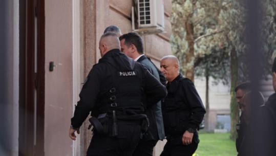 Sot seanca në Kushtetuese, Erion Veliaj mbërrin në Tiranë