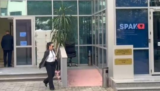 Motra e Belinda Ballukut mbërrin në SPAK