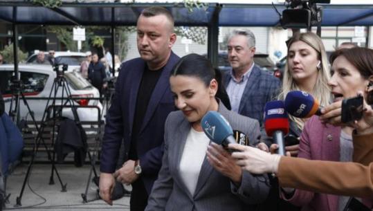 A do ta jepni dorëheqjen? Balluku asnjë koment para gazetarëve teksa futet në SPAK (VIDEO)