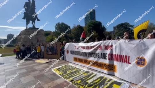 Aktivistët protestojnë për të drejtat e emigrantëve në Gjadër, sulme për liderët evropianë dhe Trump: Ndaloni financimin e luftërave dhe deportimin e tyre
