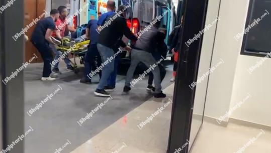 36- vjeçari u vra me armë zjarri në fshatin Gjorm, Report Tv siguron pamjet kur viktima mbërrin në spital (VIDEO)