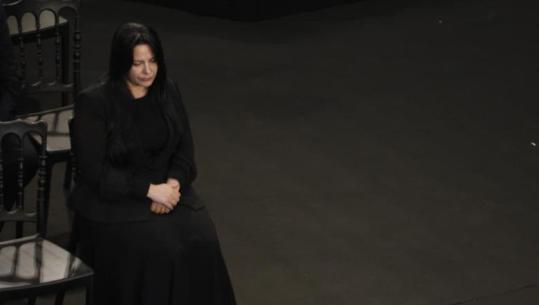 VIDEOLAJM/ Trishtim për vdekjen e Fatos Nanos, bashkëshortja Xhoana në lot për ndarjen nga jeta të bashkëshortit