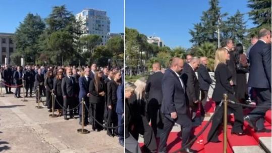 Gramoz Ruçi e deputetët e PS homazhe për ndarjen nga jeta të Fatos Nanos