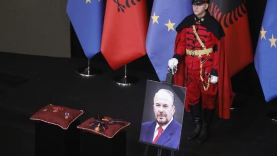 Nano bashkon të majtë e të djathtë në lamtumirën e fundit: Lider dhe kundërshtar i denjë! Ruçi: I vetmi politikan i persekutuar në demokraci