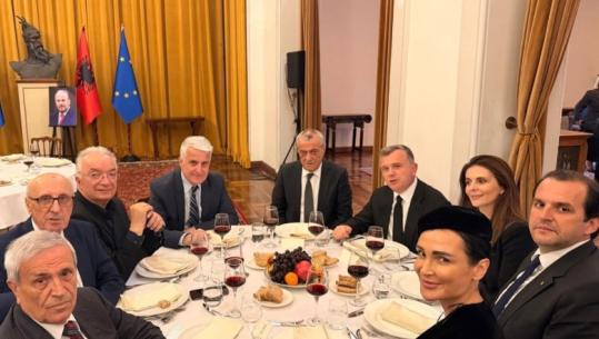 Dreka e lamtumirës për ish-kryeministrin Nano/ Majko, Ruçi e Balla në një tryezë me djalin e Rugovës dhe bashkëpunëtorët e ngushtë të Hashim Thaçit